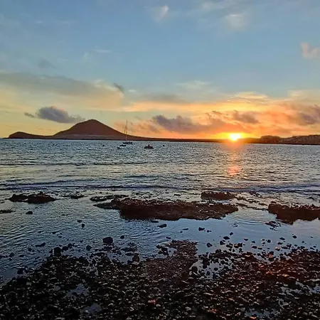 Alquilaencanarias Medano Vistamarina *